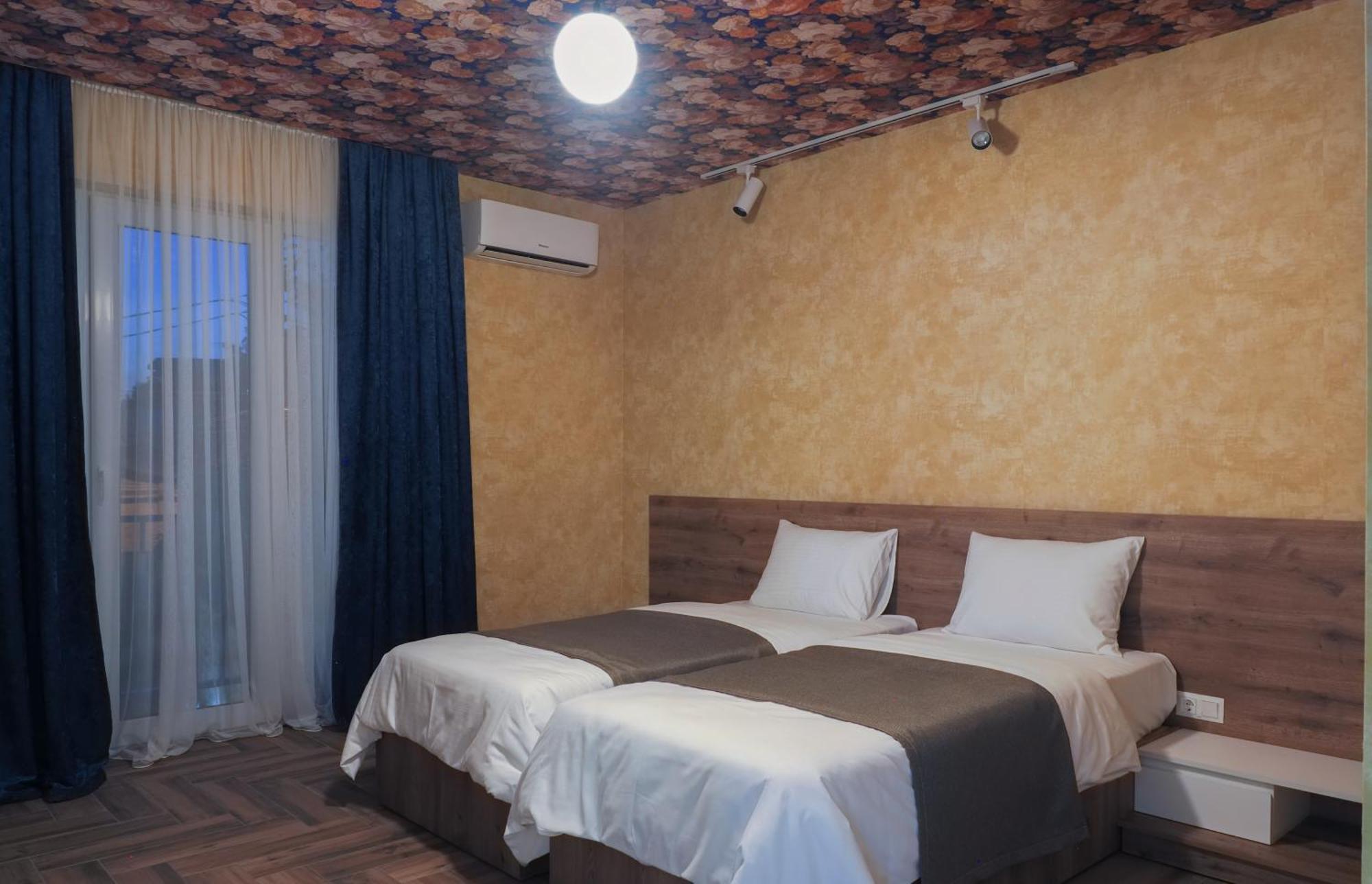 Hotel Hills In Old Tbilisi Exterior photo